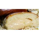 pão de batata com calabresa Alambari
